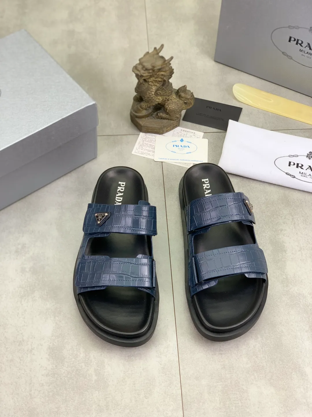 Men's shoes 💰P340💰【New style】🎁🎁🎁 PRADA Prada's new casual slippers, original official website, perfect workmanship, transmitting a kind of noble luxury, sublimating its definition of luxury in Prada's high-end extraordinary craftsmanship. Original combination outsole, code number: 38-44 (45 customized) Multiple colors 🉑️ to choose from